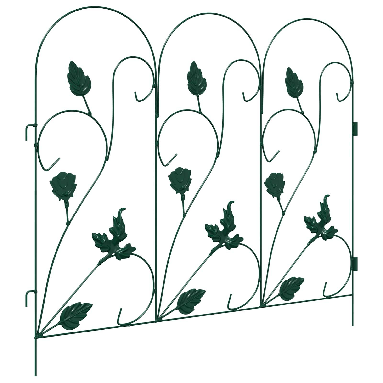 Dekoratives Metallgartentor-Panel mit Rosenmotiven, mit drei Abschnitten mit gewölbten Oberteilen und geschwungenen Blumenmustierungen.
