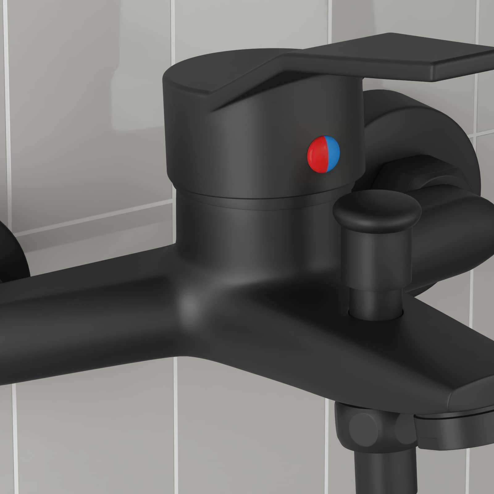 Ein matter schwarzer Badezimmer-Wasserhahn mit einem einzigen Hebel ist an einer gefliesten Wand montiert. Der Temperaturindikator des Wasserhahns zeigt rot und blau.