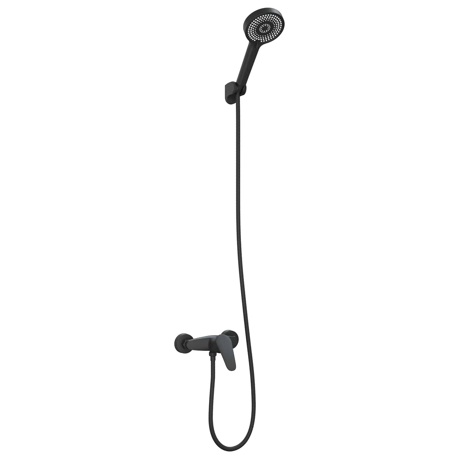 Eine schwarze Handbrause, die mit einem langen Schlauch und einem Wasserregulierungsventil an einer Wand befestigt ist.