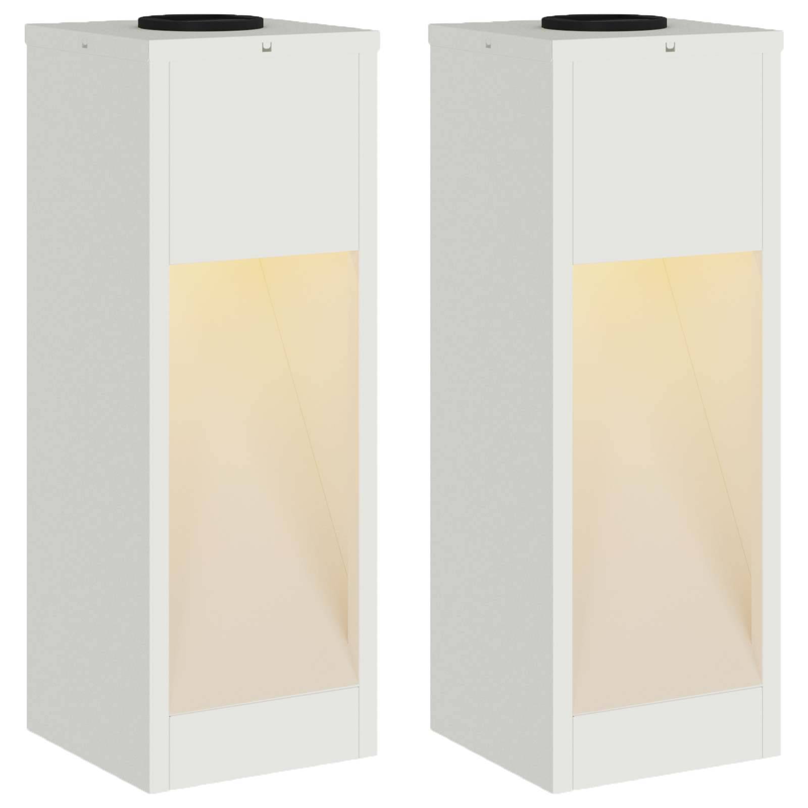 Zwei weiße rechteckige Leuchtarmaturen mit schwarzen kreisrunden Oberteilen, die sanft mit warmem Licht leuchten und nebeneinander platziert sind.