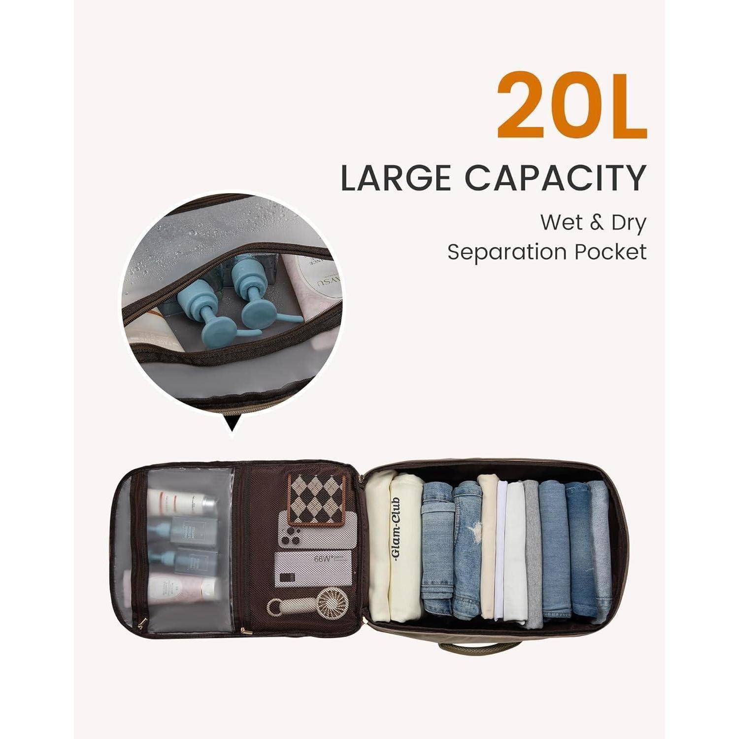 Geöffnete Kulturtasche mit '20L Großes Volumen' und 'Nass & Trocken Trennfach' Text, in der Flaschen, Handtücher und Accessoires ordentlich angeordnet sind.