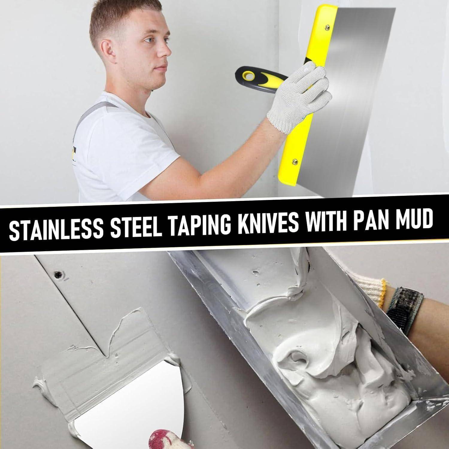 Eine Person verwendet ein Edelstahl-Tapeziermesser, um Spachtelmasse auf eine Wandplatte aufzutragen. Text lautet: 'Edelstahl-Tapeziermesser mit Pfannenmasse.