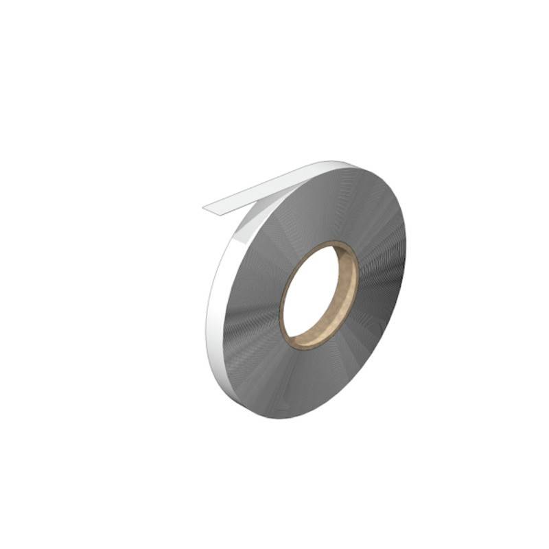 Eine silberne Rolle Klebeband mit einem braunen Pappkern, teilweise abgewickelt.