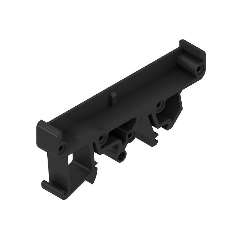 Eine schwarze, aus Kunststoff im 3D-Druck hergestellte Halterung mit mehreren Befestigungspunkten und Schlitzen, die zur Befestigung oder Organisierung von Kabeln in einer elektronischen Anlage entwickelt wurde.