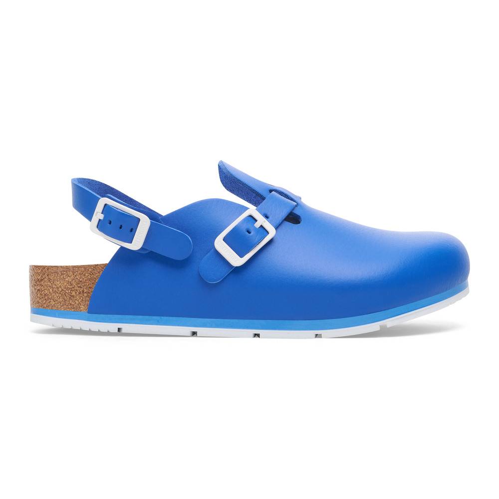 Ein blauer geschlossener Sandalenschuh mit zwei verstellbaren Riemen und einer Korksohle, designed für Komfort und Unterstützung.