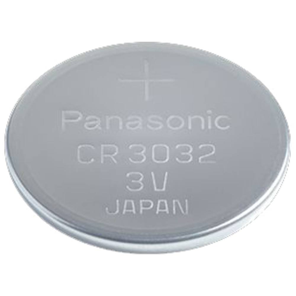 Eine silberne Panasonic CR 3032 3V Batterie, mit der Aufschrift 'JAPAN', von oben gezeigt mit einem '+' Symbol auf der Oberseite.