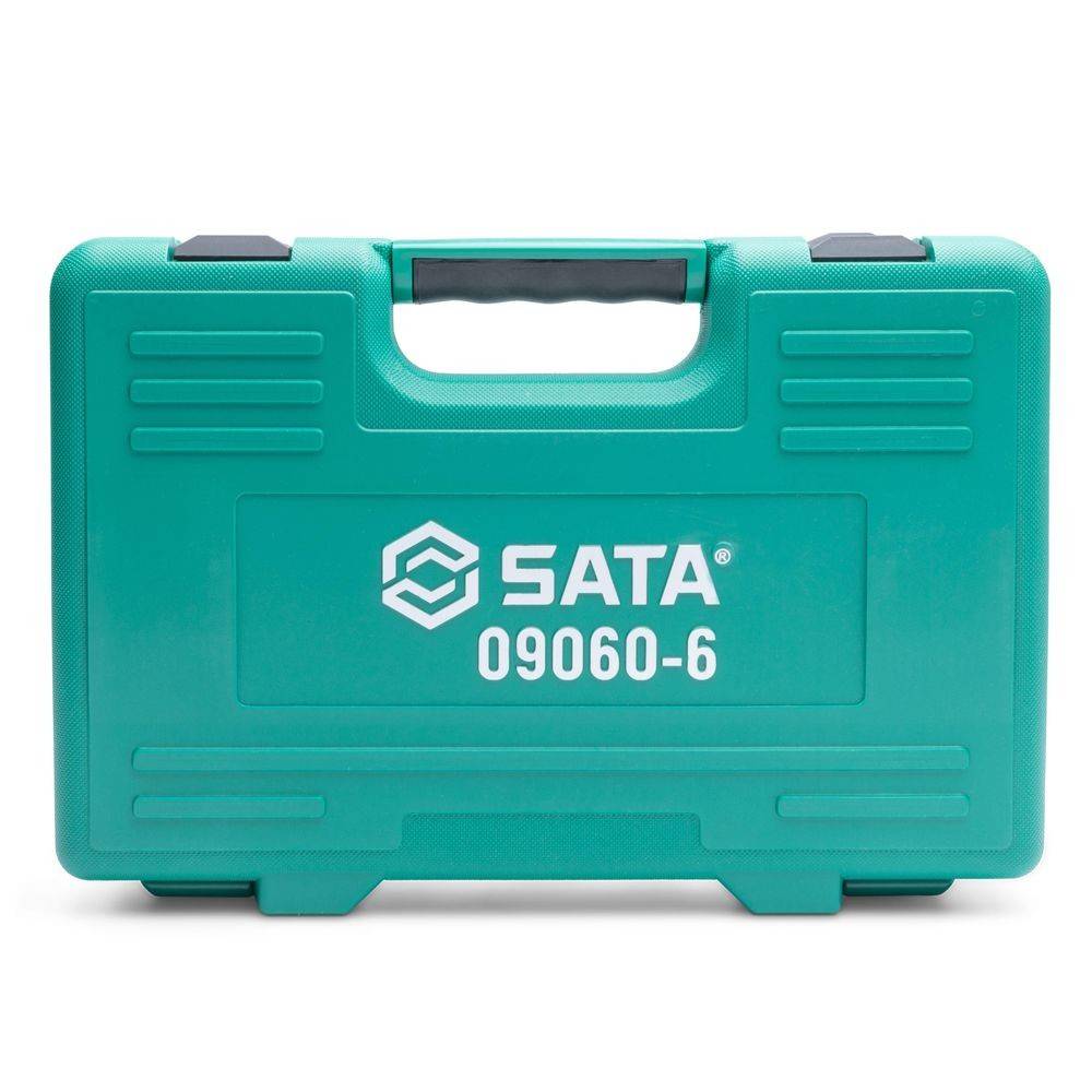 Ein türkisfarbener Plastikkoffer mit Griff zeigt den Text 'SATA 09060-6' auf der Vorderseite.