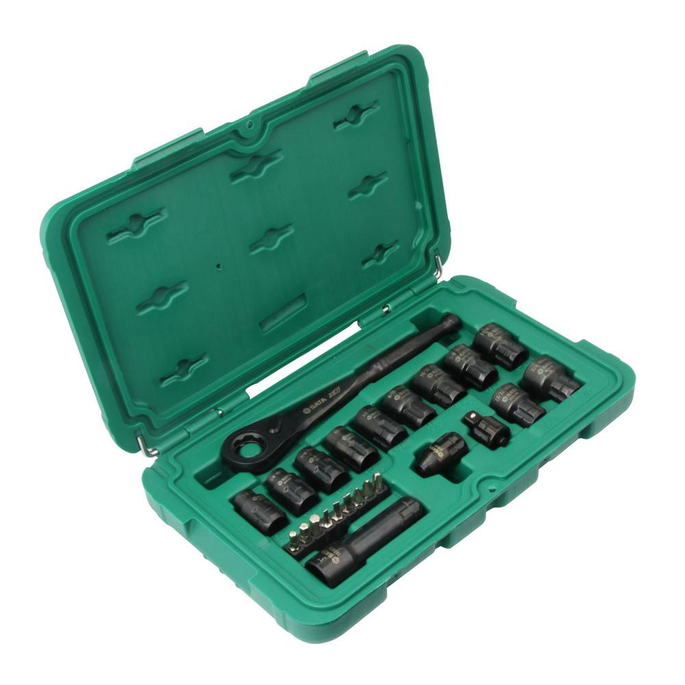 Grüner Kunststoffkoffer mit einem Steckschlüsselsatz in verschiedenen Größen, einem Knarrengriff und Verlängerungen, in Fächern organisiert.