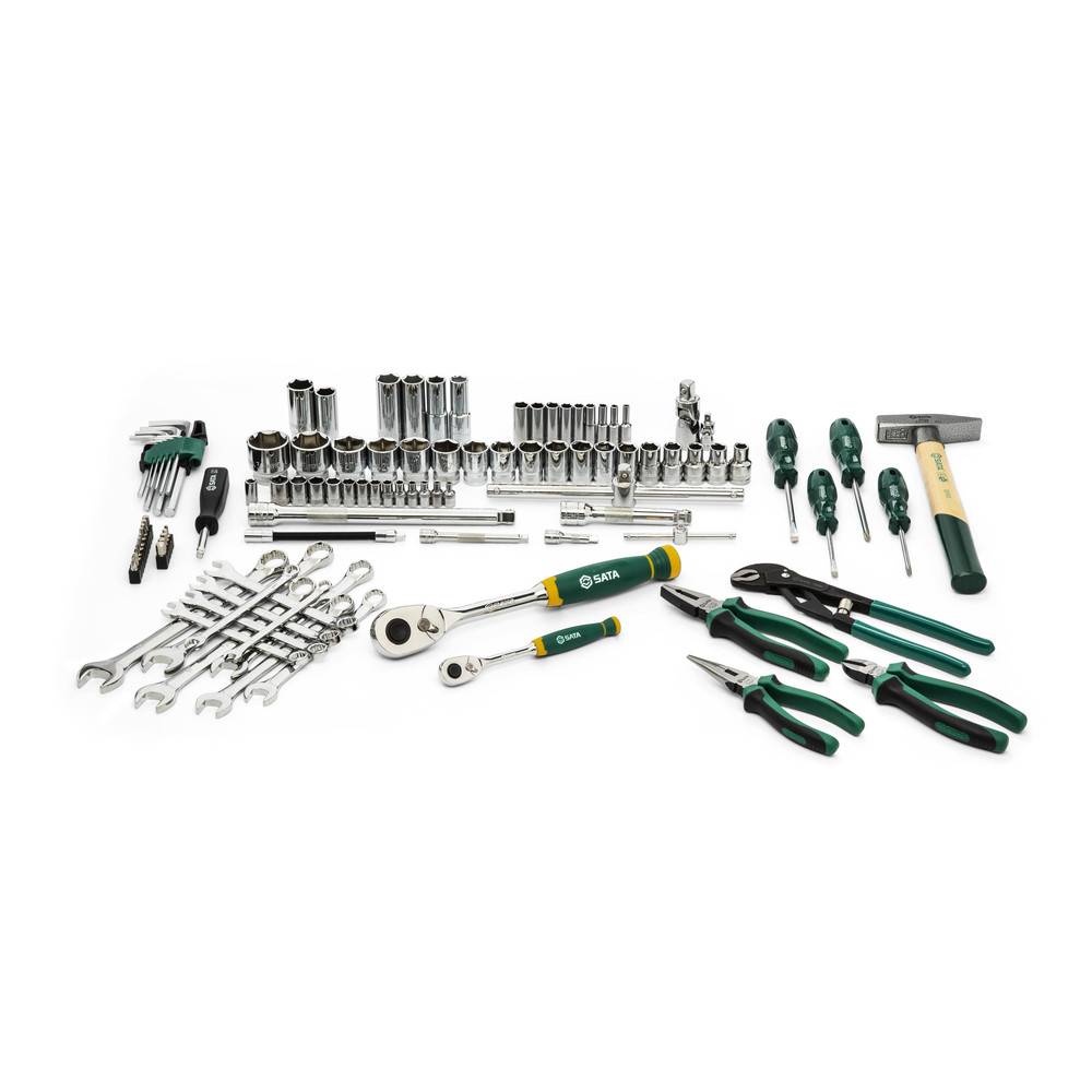 Ein umfassendes Handwerkzeug-Set mit Schraubschlüsseln, Schraubenziehern, Steckschlüsseln, Zangen und einem Hammer, alle auf einem weißen Hintergrund ausgelegt.