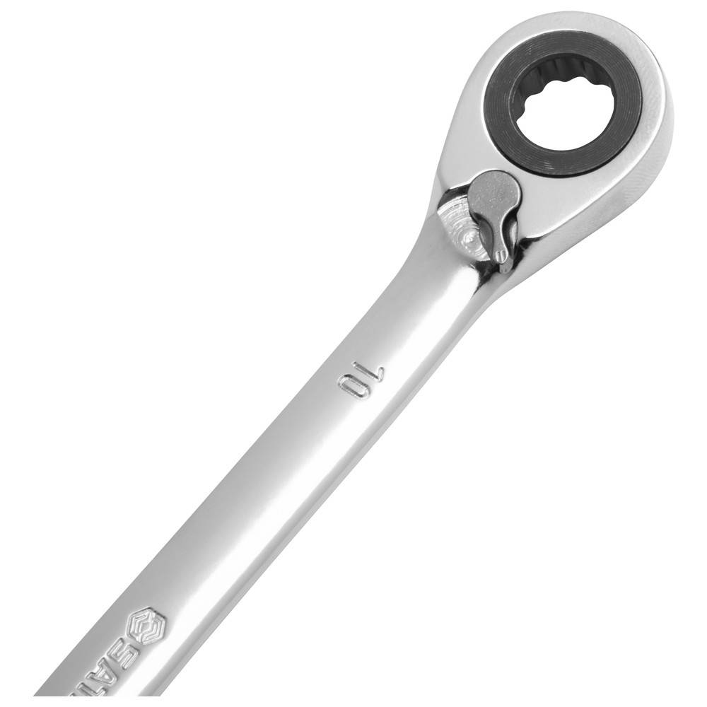 Ein glänzender Metallratschenschlüssel mit rundem Kopf und sichtbarem Zahnradgetriebe, gekennzeichnet mit der Nummer '10'.