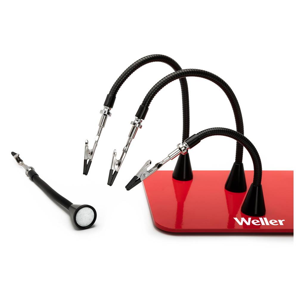 Eine rote Weller-Lötstation mit drei flexiblen Armen, die jeweils in einer Krokodilklemme enden. Ein zusätzlicher flexibler Arm liegt daneben.