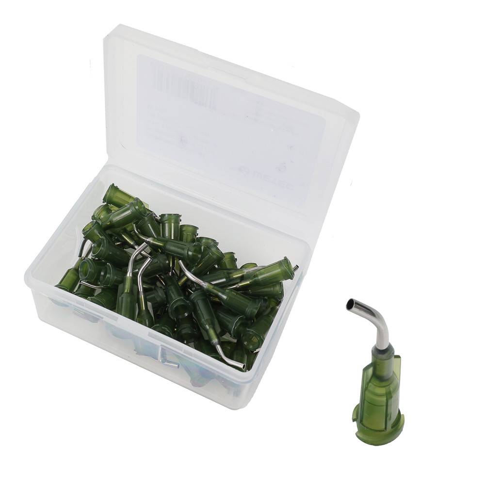 Eine Schachtel, die mehrere grüne Zahnluft-Wasser-Spritzeneinsätze enthält, und ein Einsatz, der außerhalb der Schachtel platziert ist.