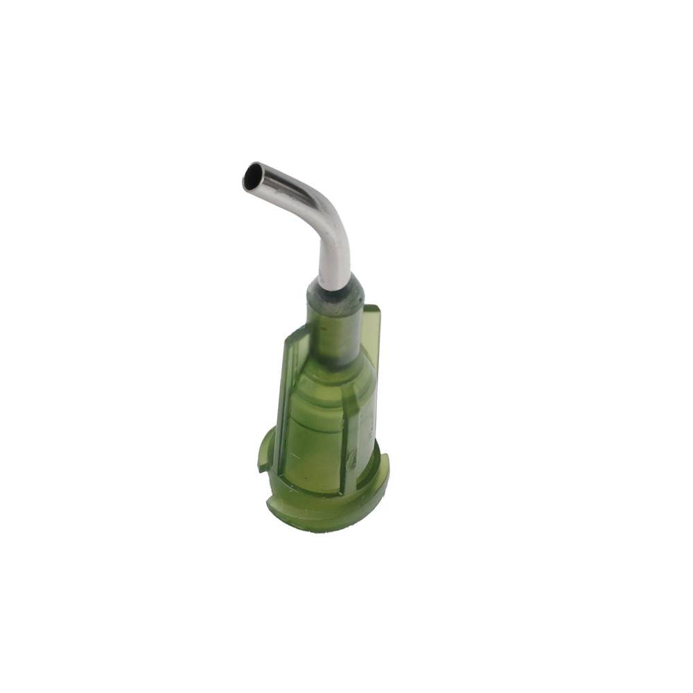 Eine grüne Plastikquetschflasche mit einer gebogenen Metallausgießer, wahrscheinlich zum Ausgießen von Flüssigkeiten oder für Würzzwecke verwendet.