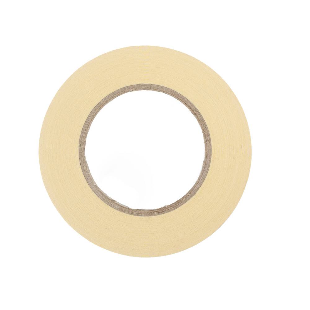 Eine Rolle beige farbenes Abdeckband mit nach innen gekehrter Klebseite, auf weißem Hintergrund platziert, wobei der innere Pappkern sichtbar ist.