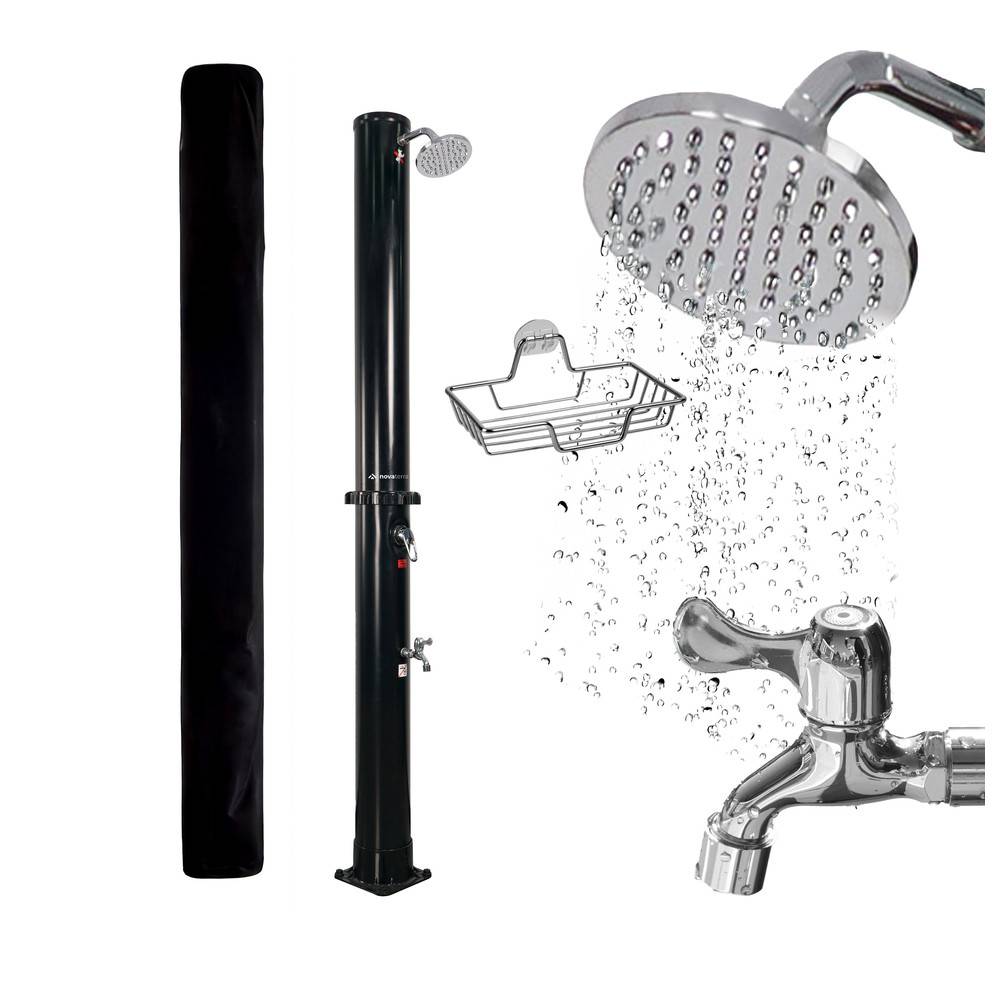 Outdoor-Solardusche mit abnehmbarem Kopf, schwarzer Säule, montiertem Schlauch und Abdeckung. Verfügt über einen Temperaturregler und einen Wasserauslauf.