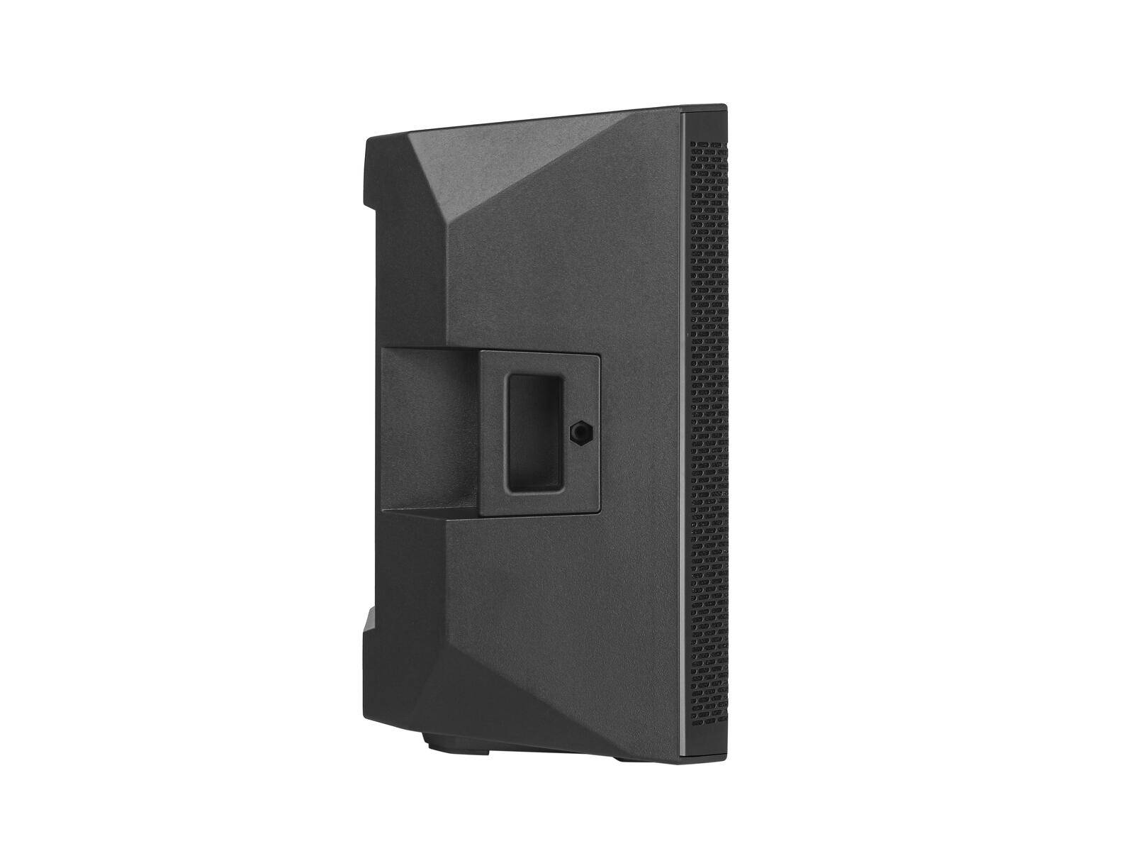 Seitenansicht eines schwarzen Lautsprechers mit strukturiertem Gitter und Montagebügel, der das kantige, minimalistische Design des Lautsprechers präsentiert.