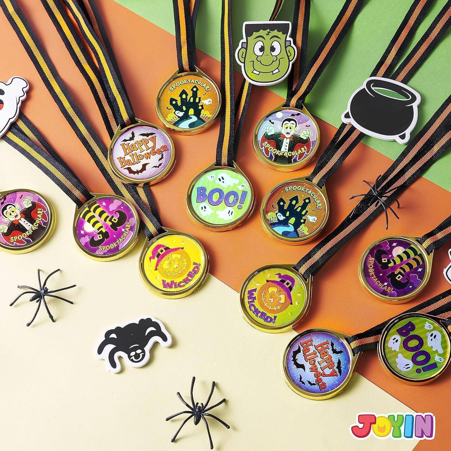 24-teiliges Halloween Medaillen-Trophäen Set mit Bändern