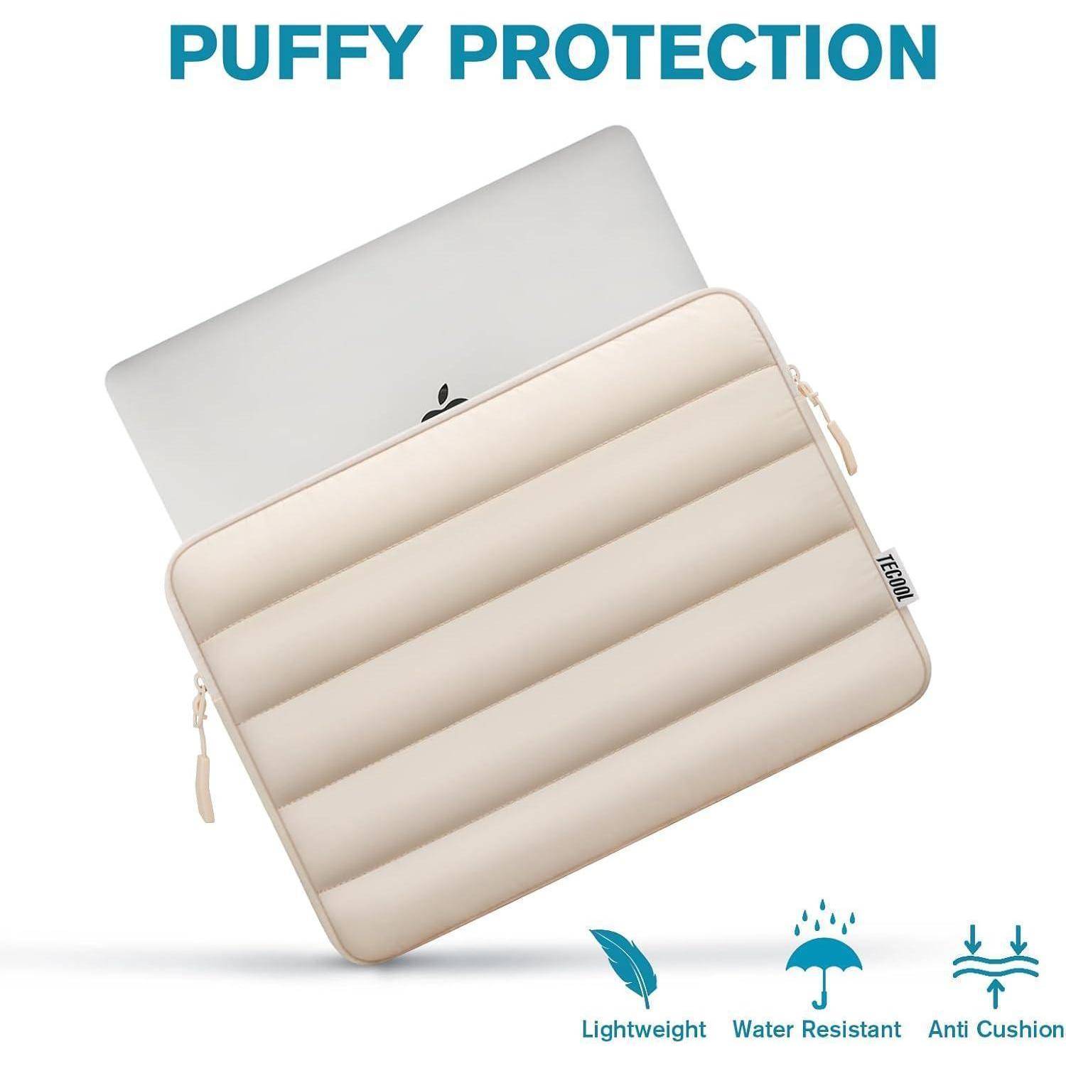 PUFFY PROTECTION' Laptophülle; beige, gepolsterte Konstruktion. Eigenschaften: Leicht, wasserbeständig, Polster-Schutz. Produkt von Tomtook.