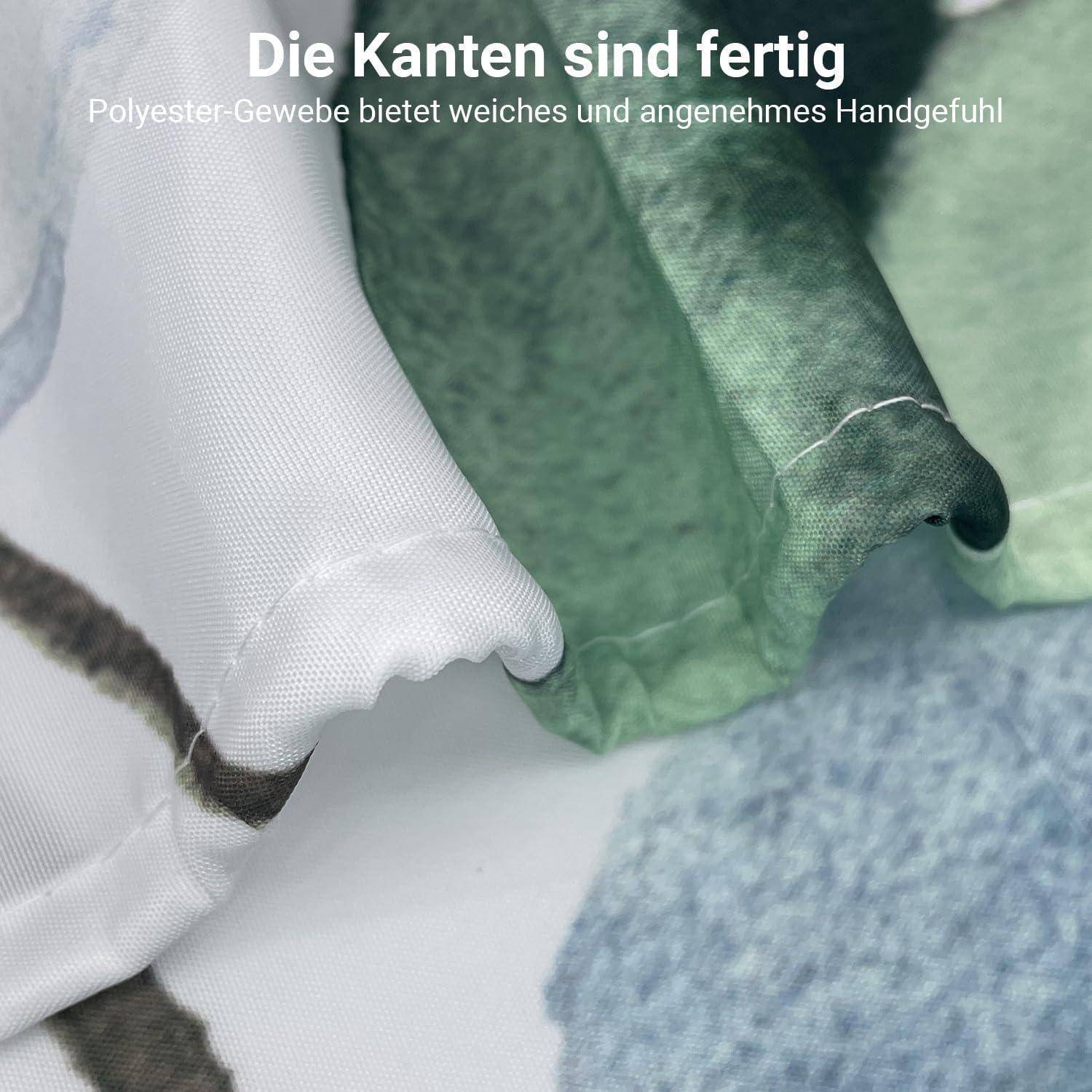 Detailaufnahme eines gefalteten Polyesterstoffs in grün-weißen Tönen. Text im Bild lautet: 