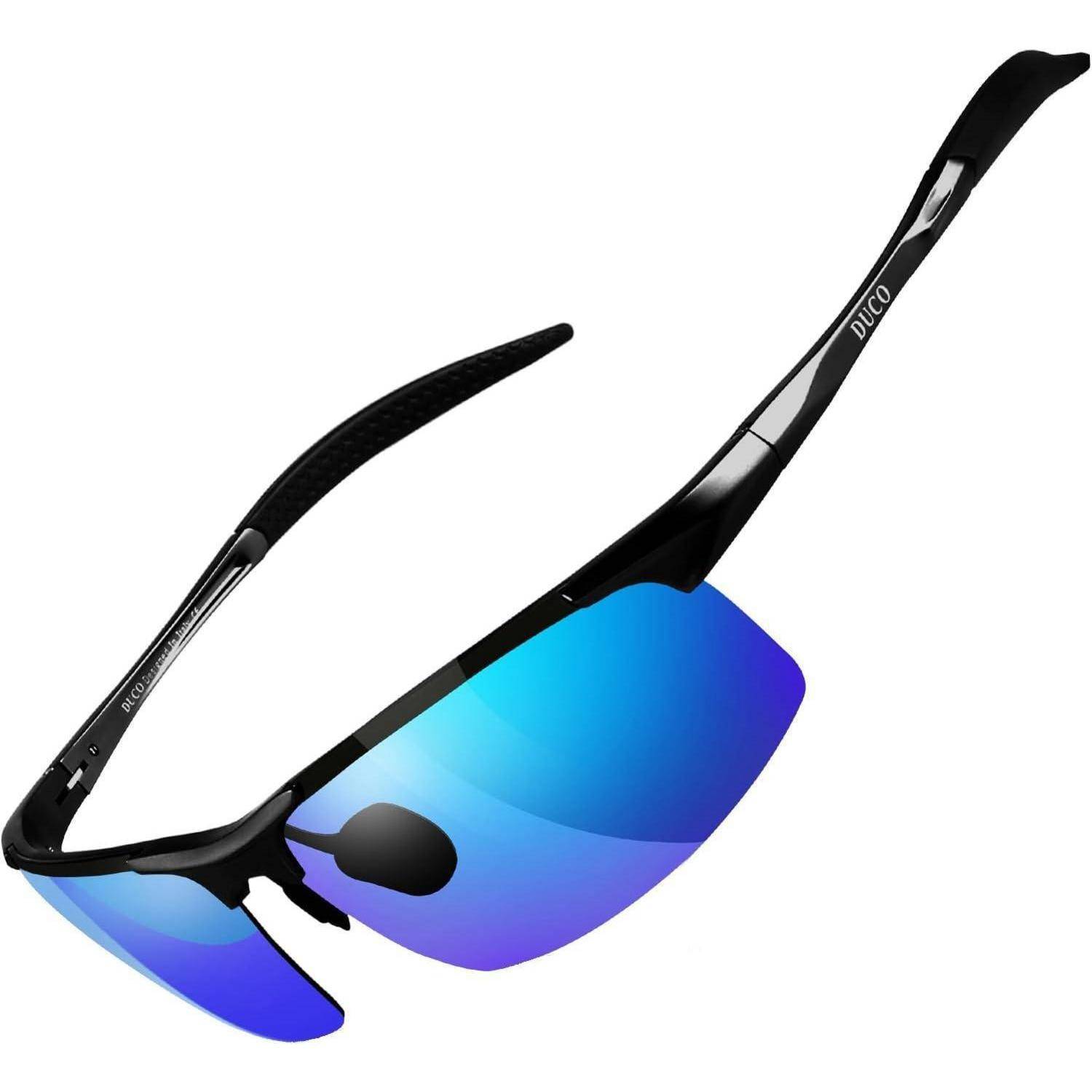Sonnenbrille mit blauen Gläsern, elegantem schwarzem Rahmen und Markenlogo auf den Bügeln.