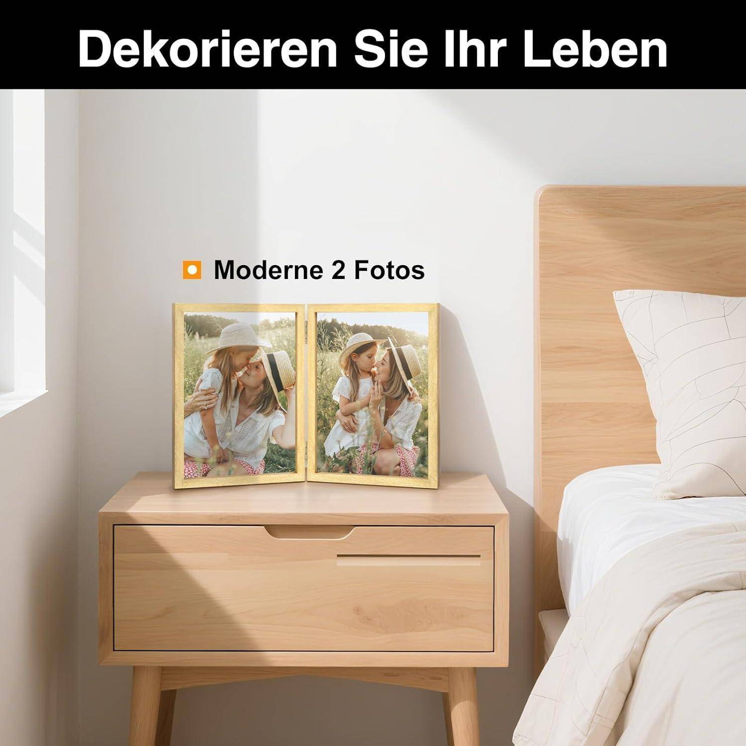Ein hölzerner Nachttisch trägt einen Rahmen mit zwei Fotos einer Person, die einen Hut trägt, unter dem Text „Moderne 2 Fotos