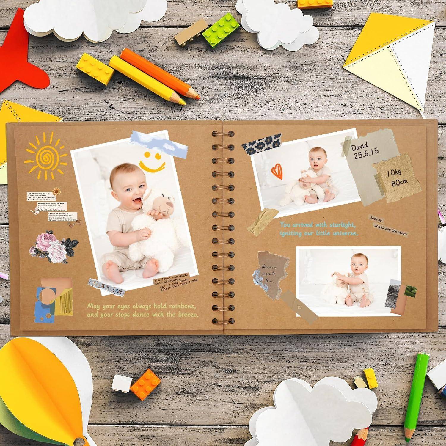 Eine Scrapbook-Seite mit Babyfotos, einer Sonnzeichnung und dem Text: „Mögen deine Augen immer Sonnenschein bewahren und deine Schritte mit der Brise tanzen.