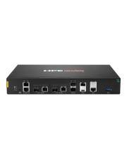 TP-Link EdgeRouter mit mehreren Ethernet- und SFP-Ports an der Frontseite, schwarzes Gehäuse, verwendet für fortschrittliches Netzwerk-Routing und Konnektivität.