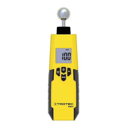 Gelber Trotec BM31 Feuchtigkeitsmesser, der eine Anzeige von 100 auf einem digitalen Bildschirm zeigt, mit einem abgerundeten Sensor oben.
