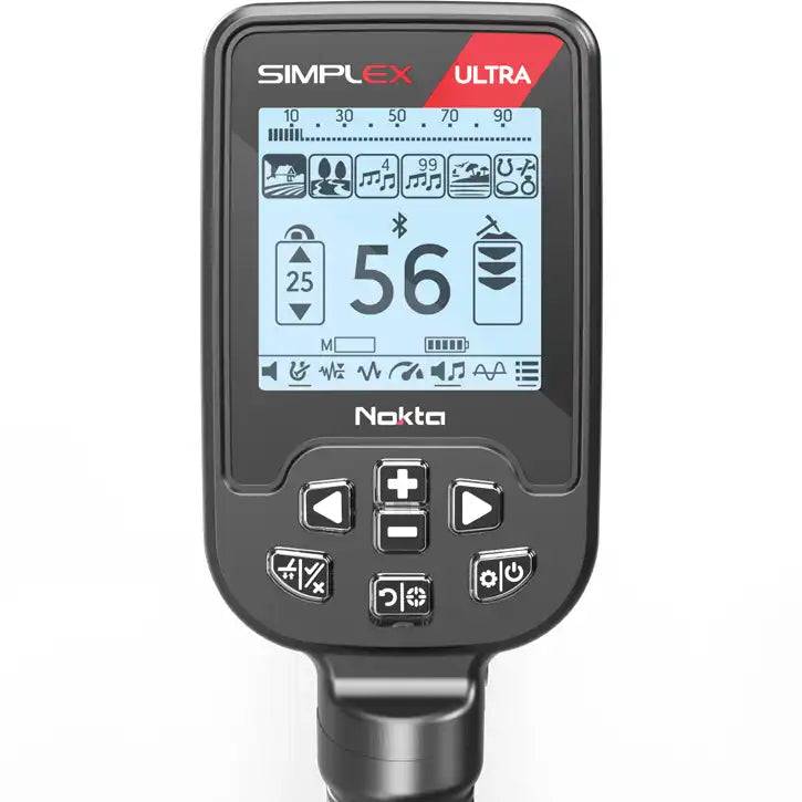 Nokta Simplex Ultra Metalldetektor-Display zeigt Tiefe 56, Modussymbole und Steuerungstasten am Geräteschaft an.