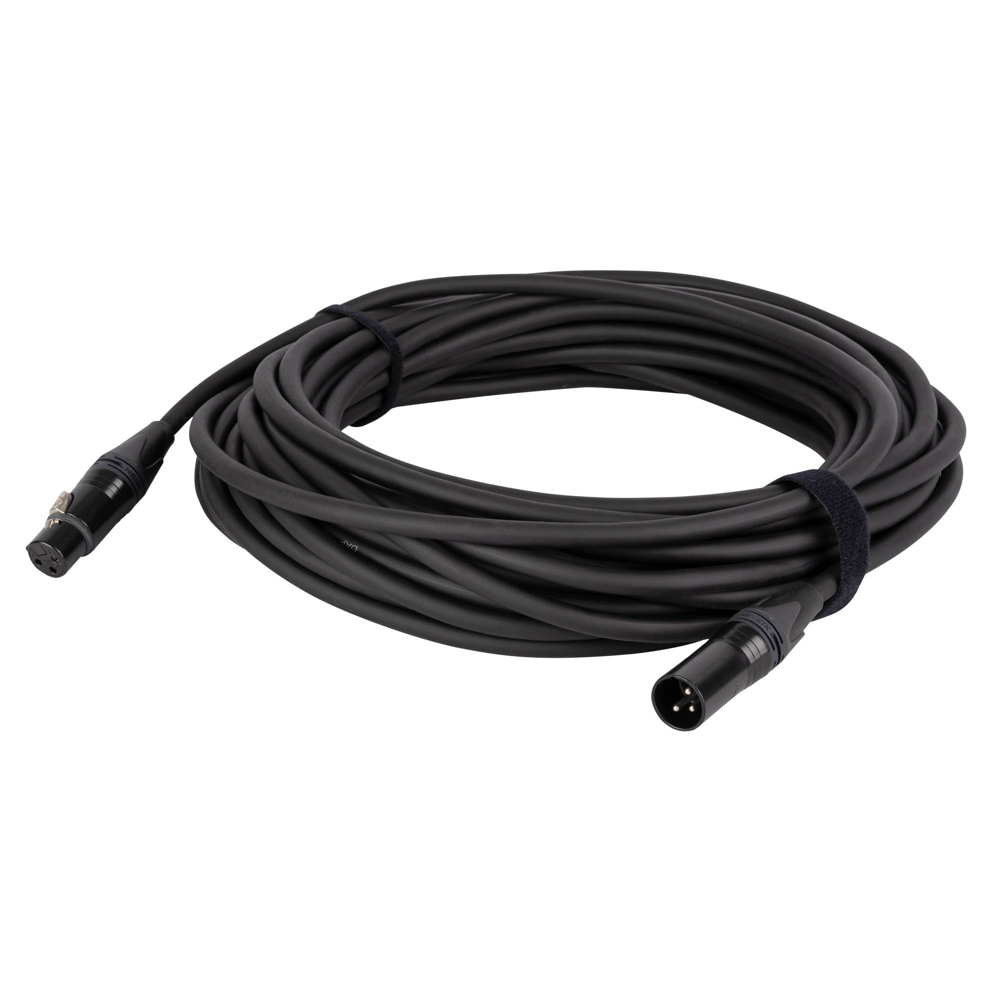 Ein gewickeltes schwarzes XLR-Kabel mit männlichen und weiblichen Anschlüssen, das für Audiogeräte und Mikrofonverbindungen verwendet wird.