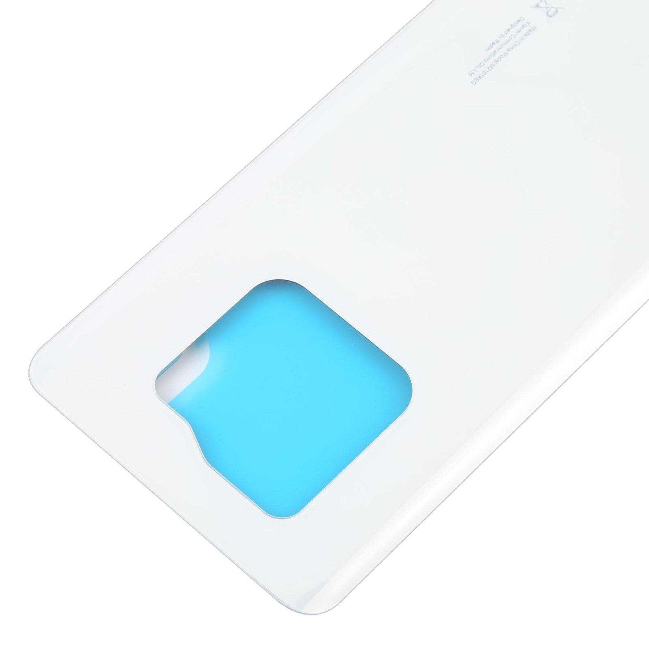 Eine weiße Smartphone-Hülle mit einer großen rechteckigen Aussparung, die einen Blick auf Blau freigibt, möglicherweise zum Präsentieren eines Designs oder Logos.