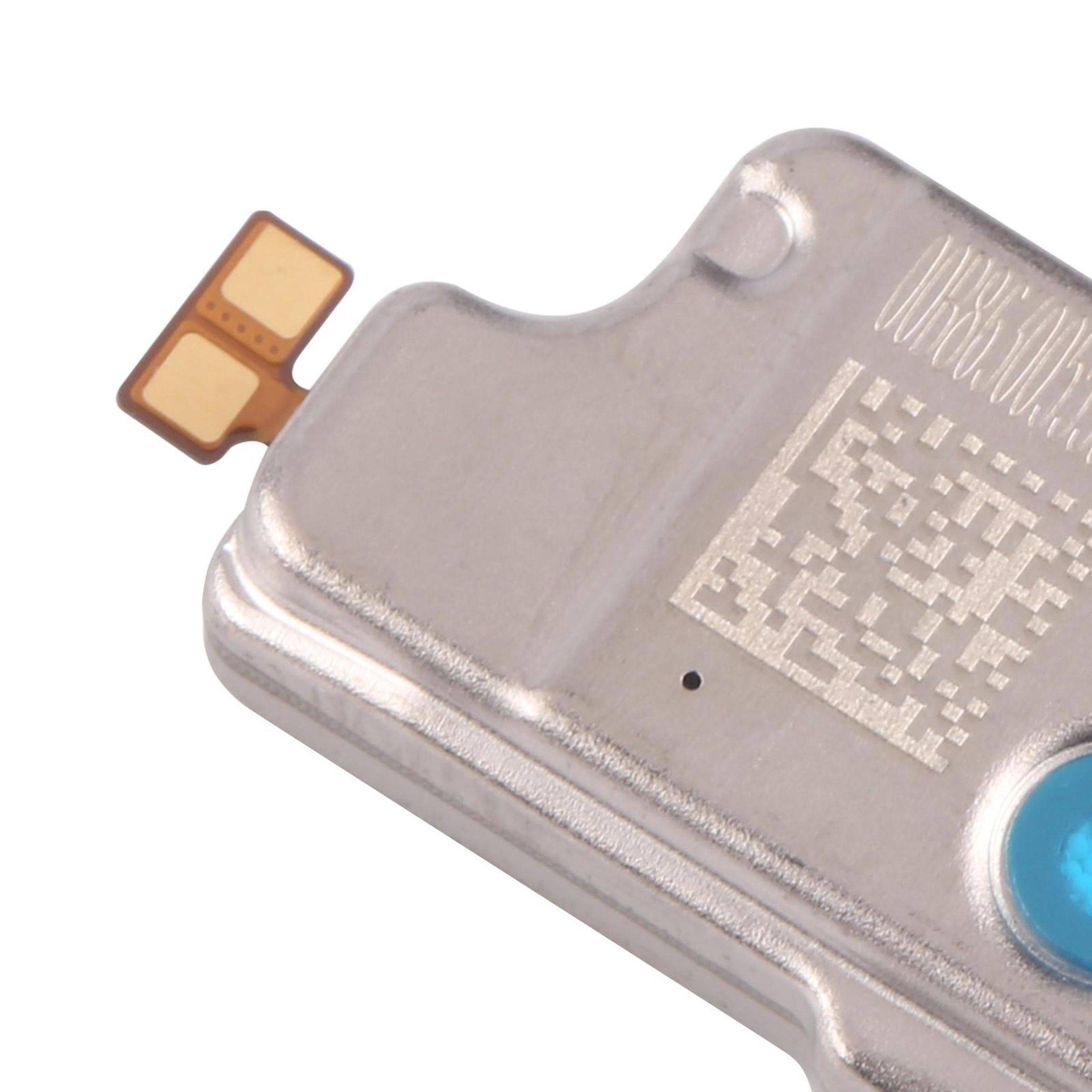 Eine Nahaufnahme einer kleinen, silbernen elektronischen Komponente mit einem QR-Code und einem kreisförmigen blauen Element, versehen mit einem Mehrfachpin-Anschluss.