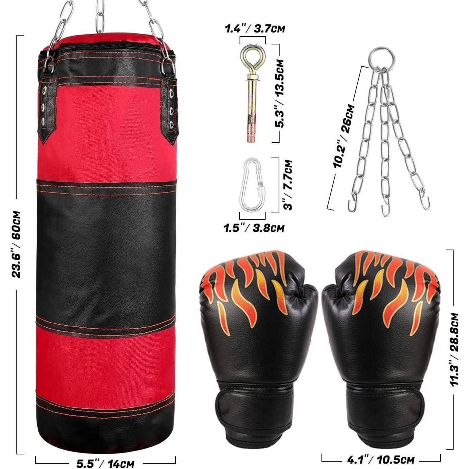 Boxset: roter und schwarzer Boxsack, Flammen auf den Handschuhen, Kette, Karabiner und Haken mit Maßangaben in Zentimetern und Zoll.