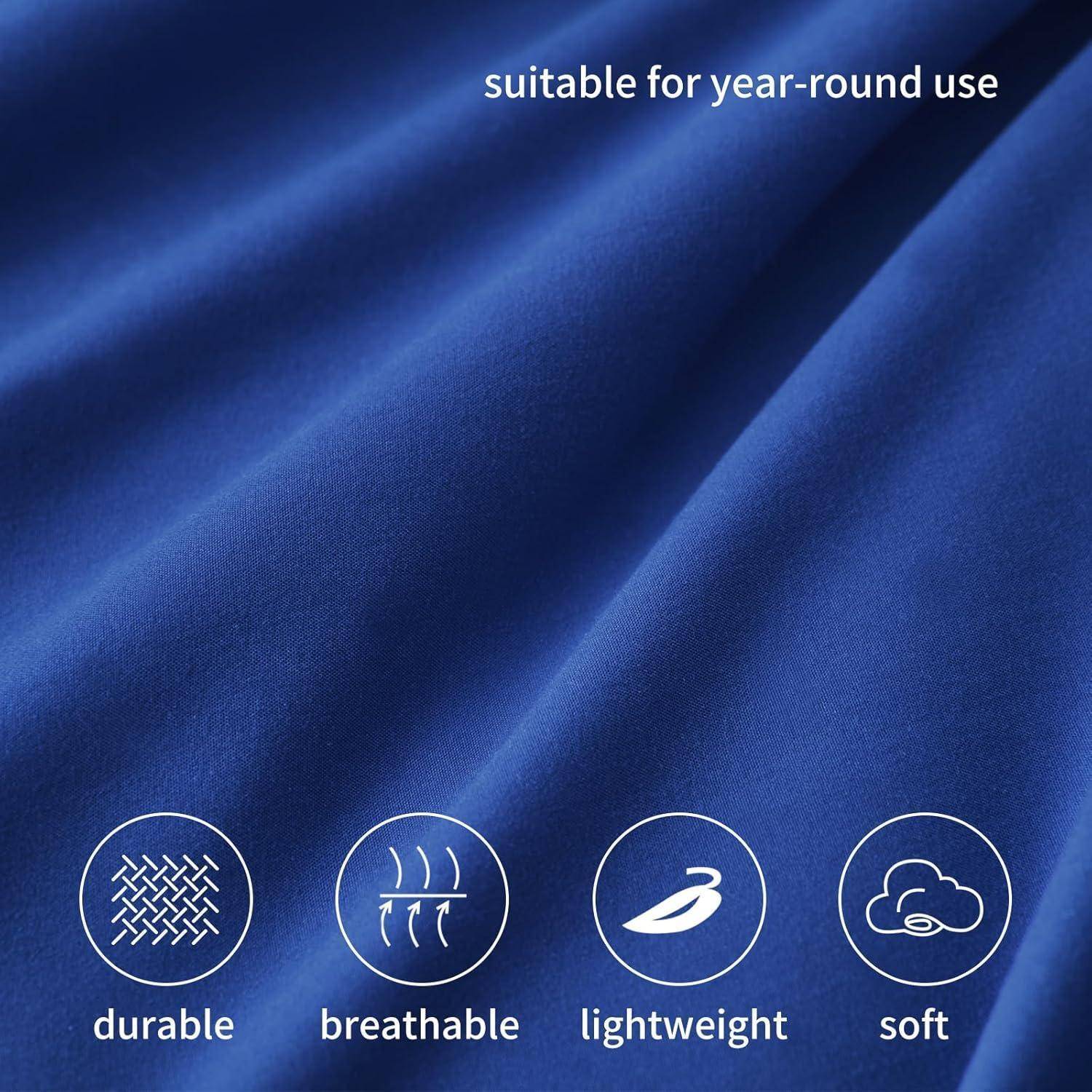 Blaues Gewebe mit Icons darunter: ‚strapazierfähig', ‚atmungsaktiv', ‚leicht', ‚weich'. Text darüber liest sich: ‚ganzjährig nutzbar'.
