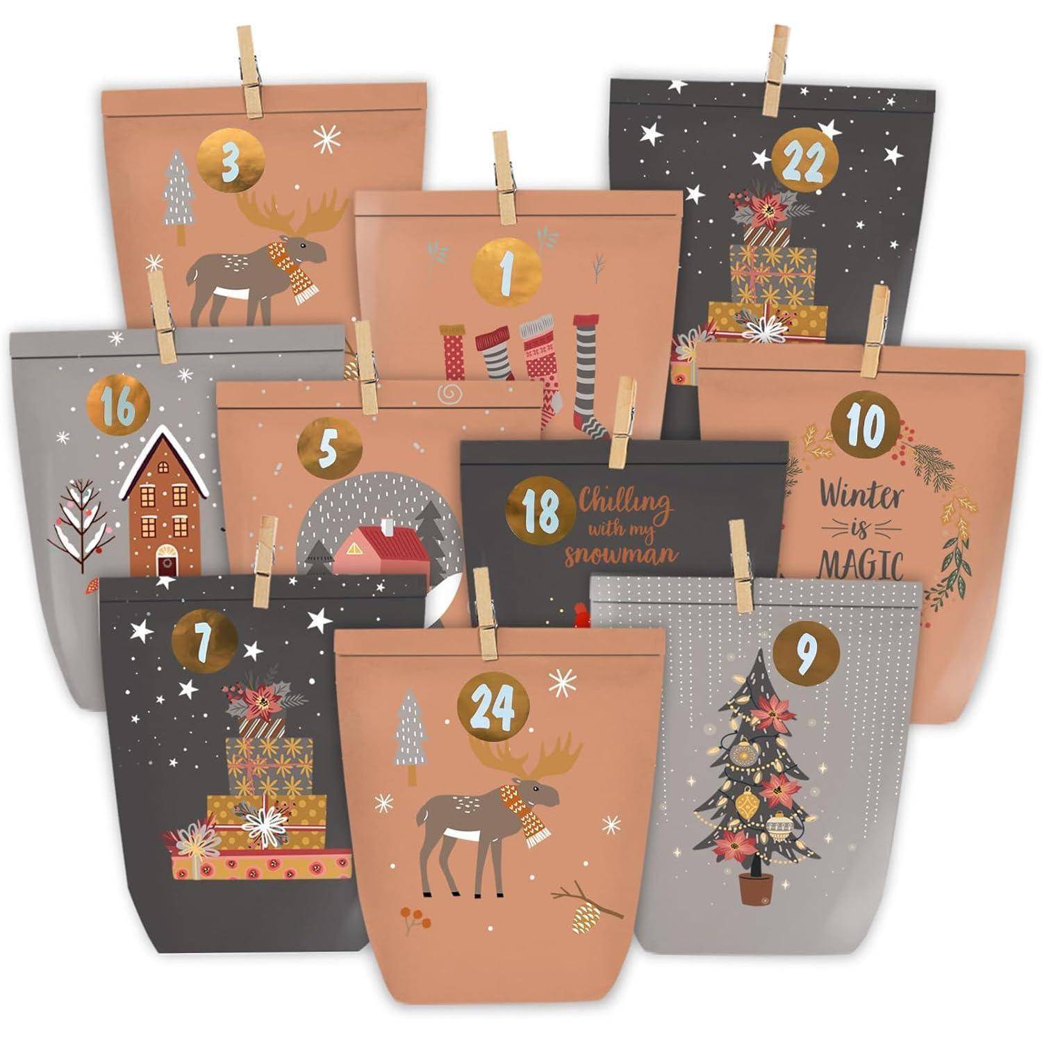 Neun dekorative Feiertagsgeschenktüten mit Nummern und festlichen Illustrationen, einschließlich eines Rentiers, eines Schneemanns und eines Weihnachtsbaums.