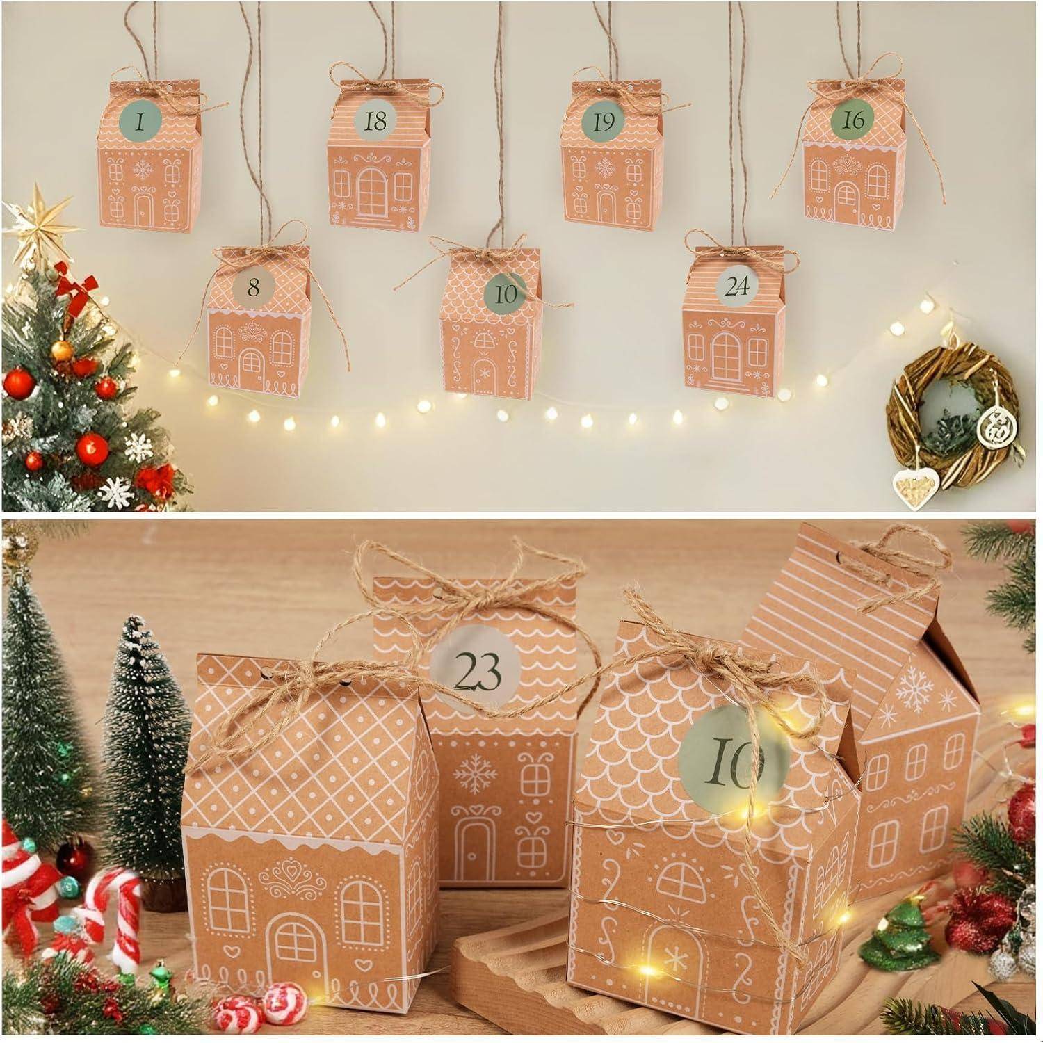 Adventskalender mit nummerierten Geschenkboxen in einer festlichen Umgebung, mit Weihnachtsdekoration wie Lichtern, einem Baum und Christbaumschmuck.