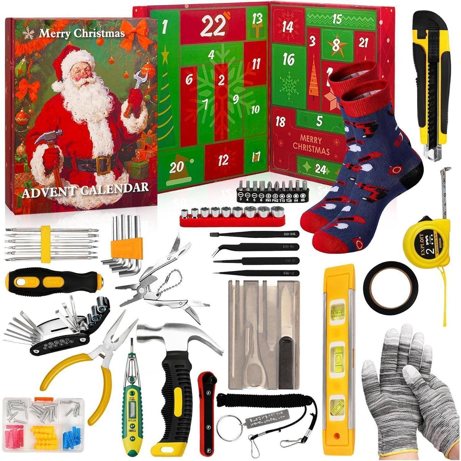 Ein weihnachtlich gestalteter Adventskalender mit Weihnachtsmann-Design ist von einer Auswahl an Werkzeugen umgeben, darunter Schraubendreher, Zangen, ein Maßband, eine Wasserwaage und Arbeitshandschuhe.