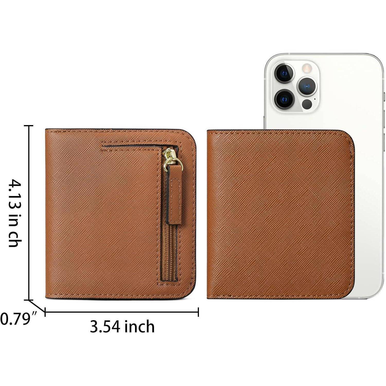 Eine braune Lederbrieftasche mit Reißverschlussfach, die neben einem Smartphone gezeigt wird, mit Abmessungen: 10,5 cm hoch, 9 cm breit, 2 cm dick.