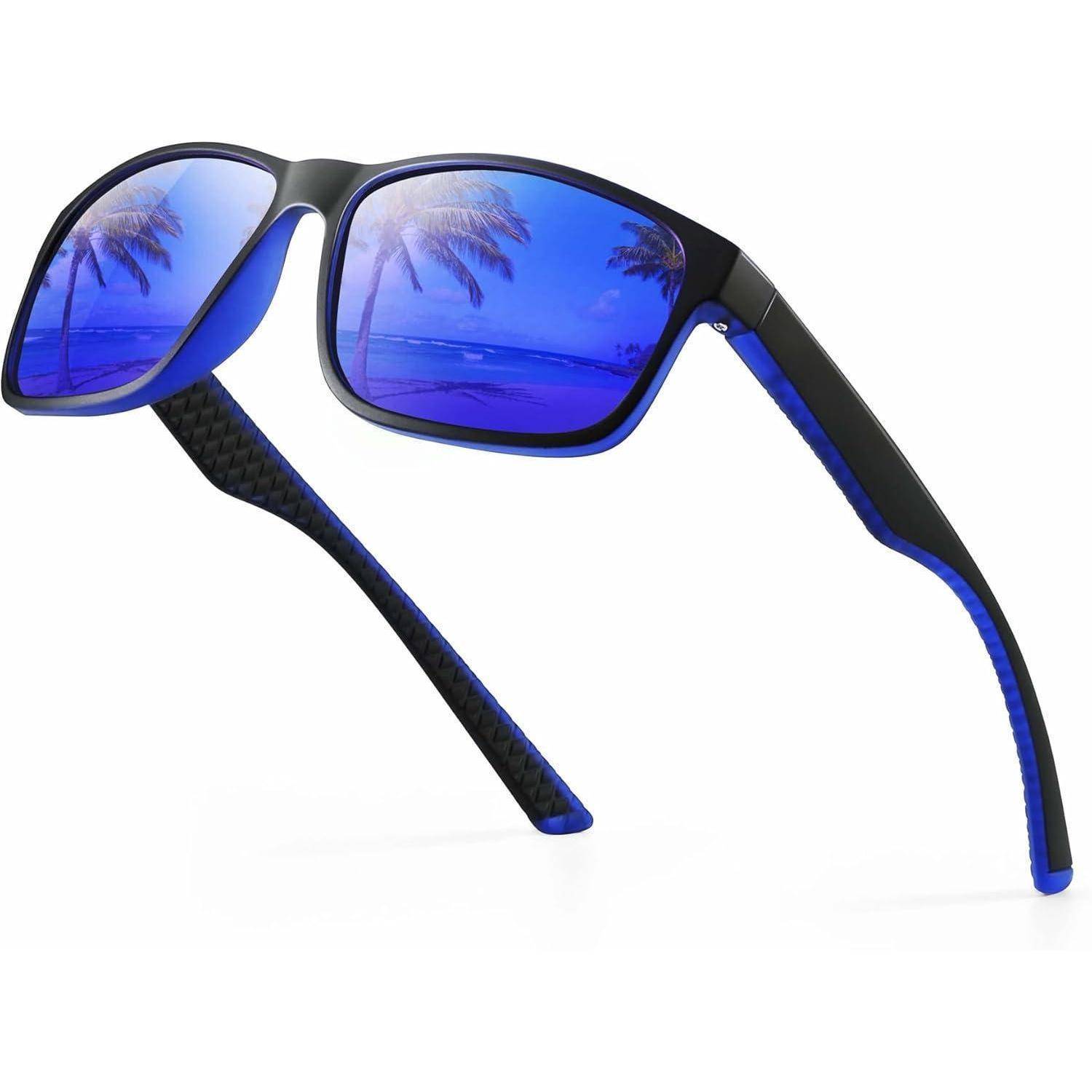 Schwarze Sonnenbrille mit blauen Gläsern, die einen tropischen Strand mit Palmen reflektieren.