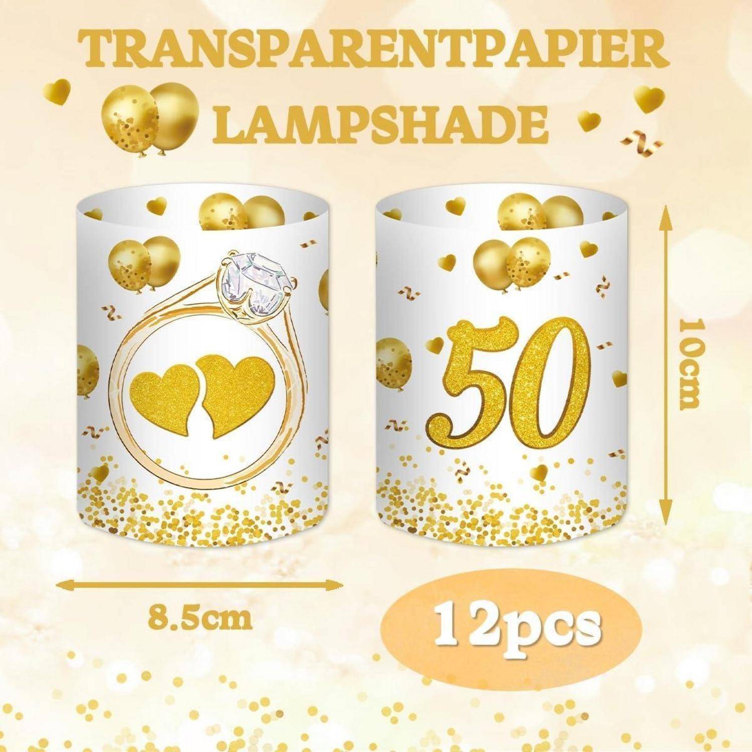 Zwei weiße zylindrische Lampenschirme mit goldenen Herz- und '50'-Designs. Abmessungen: 8,5 cm Breite, 10 cm Höhe. Packung mit 12 Stück.
