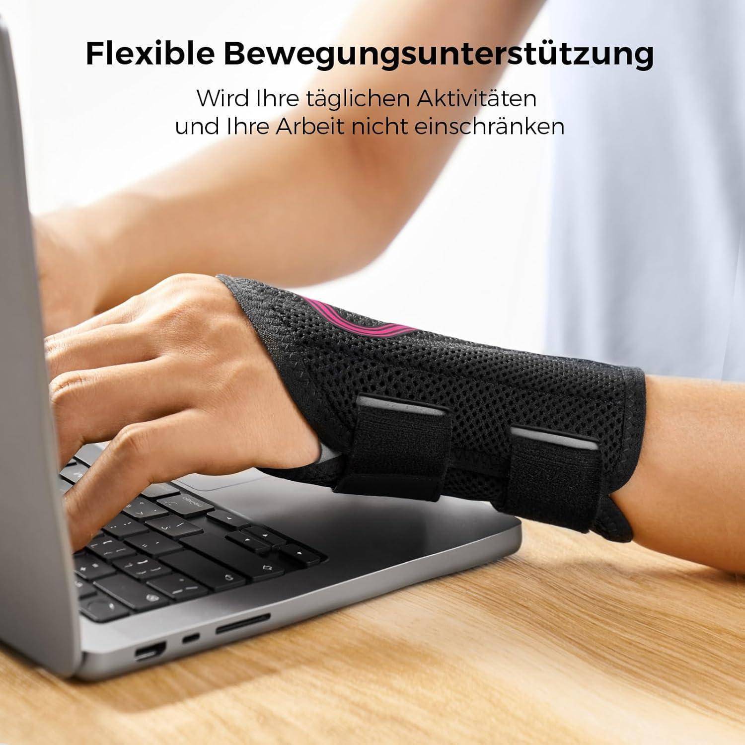 Eine Person mit einer Handgelenkstütze sitzt an einem Laptop. Der Text liest sich: 'Flexible Bewegungsunterstützung' und 'Wird Ihre täglichen Aktivitäten und Ihre Arbeit nicht einschränken'.