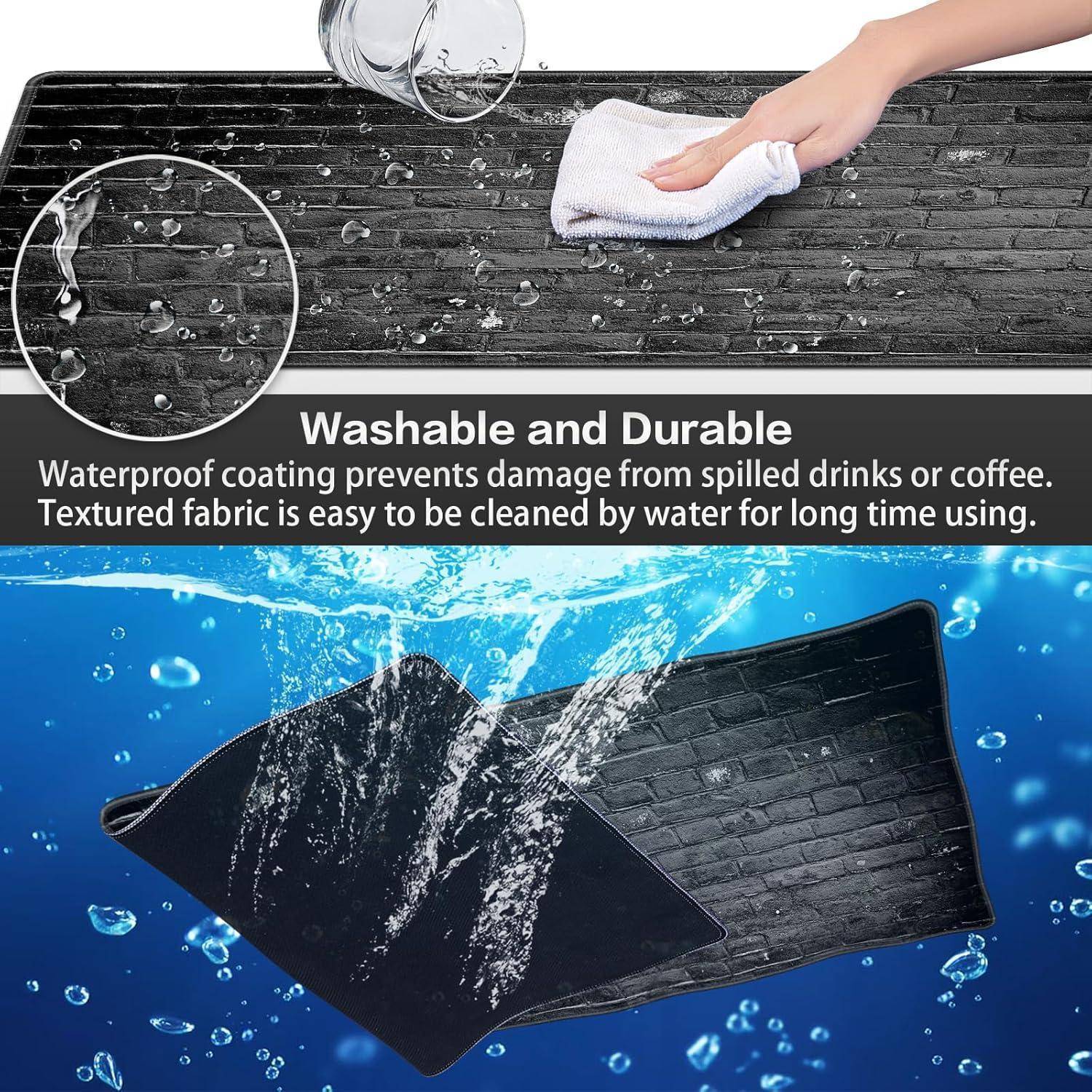 Eine schwarze Matte wird gezeigt, die Wasser abweist, mit der Beschriftung ‚Waschbar und langlebig.' Sie demonstriert Widerstandsfähigkeit gegen Verschüttungen und einfache Reinigung unter Wasser.