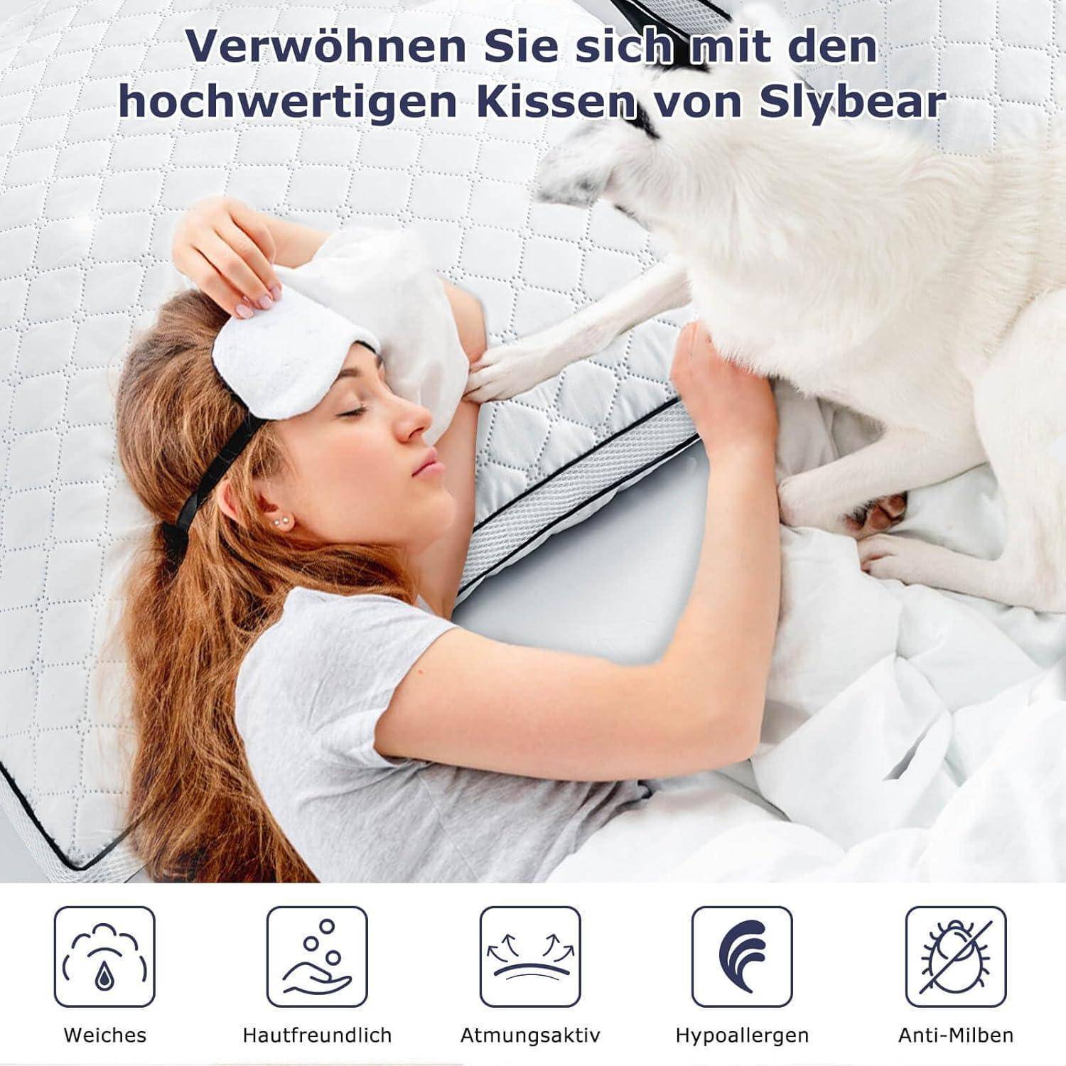Eine Frau im Bett mit einer Schlafmaske und einem Hund. Der Text lautet: Verwöhnen Sie sich mit den hochwertigen Kissen von Slybear.
