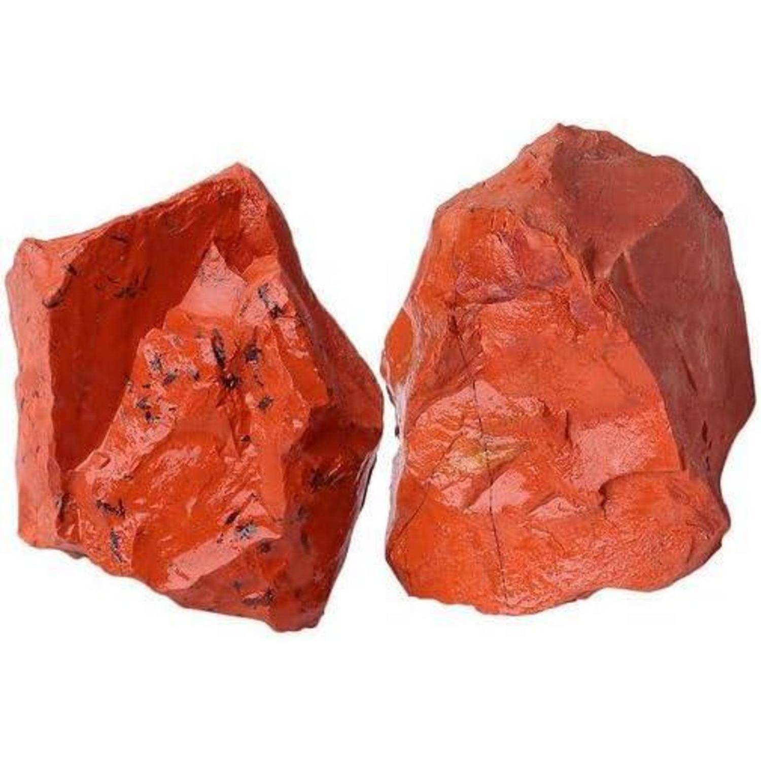 Zwei Stücke leuchtend roter Jaspis-Steine, die eine raue Textur und natürliche erdige Farbtöne aufweisen.