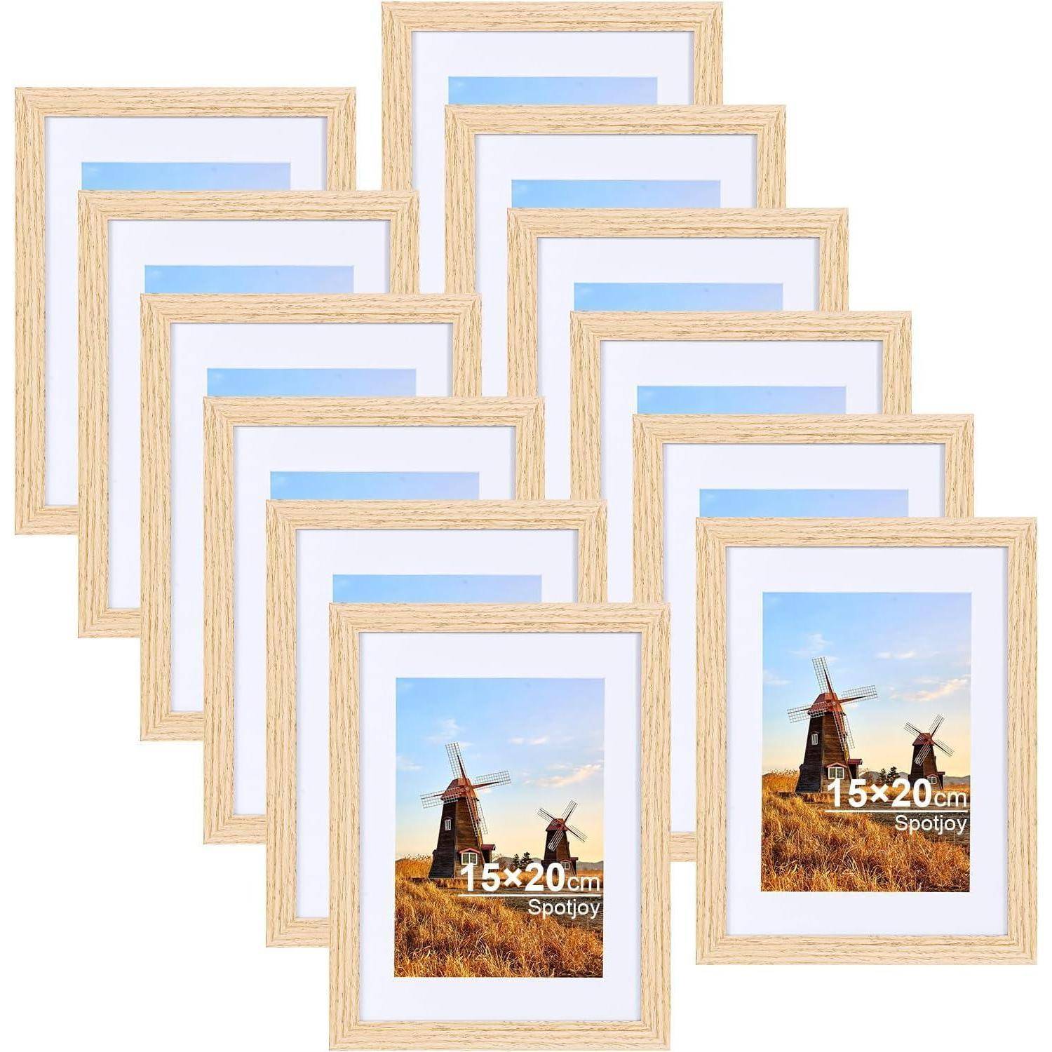 Ein Stapel von zehn beigen Bilderrahmen zeigt ein Bild einer Windmühle auf einem Feld. Die Rahmen sind mit '15x20 cm Spotjoy' beschriftet.