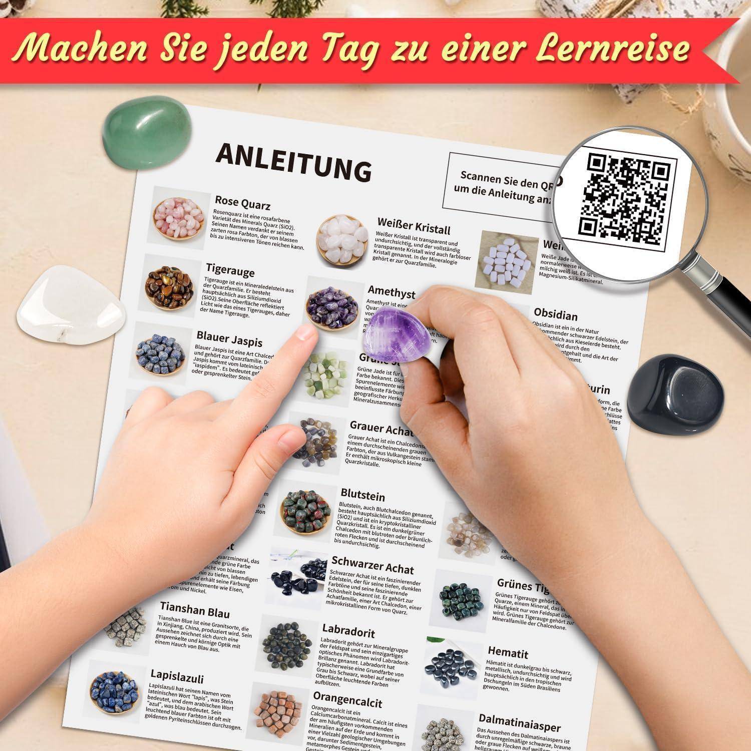 Zwei Hände zeigen auf einen Edelstein-Leitfaden mit Bildern und Namen. Ein Banner sagt: „Machen Sie jeden Tag zu einer Lernreise