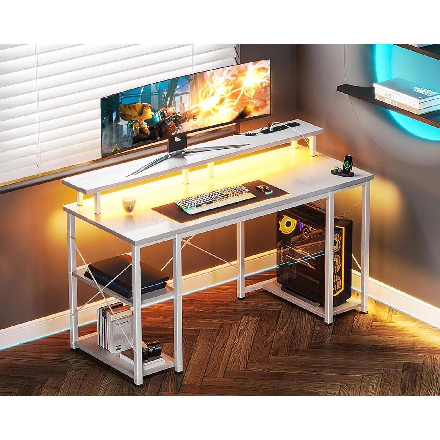 Eine moderne Gaming-Setup mit Dual-Monitor-Display auf einem weißen Schreibtisch mit LED-Beleuchtung und einem Gaming-PC-Tower darunter.