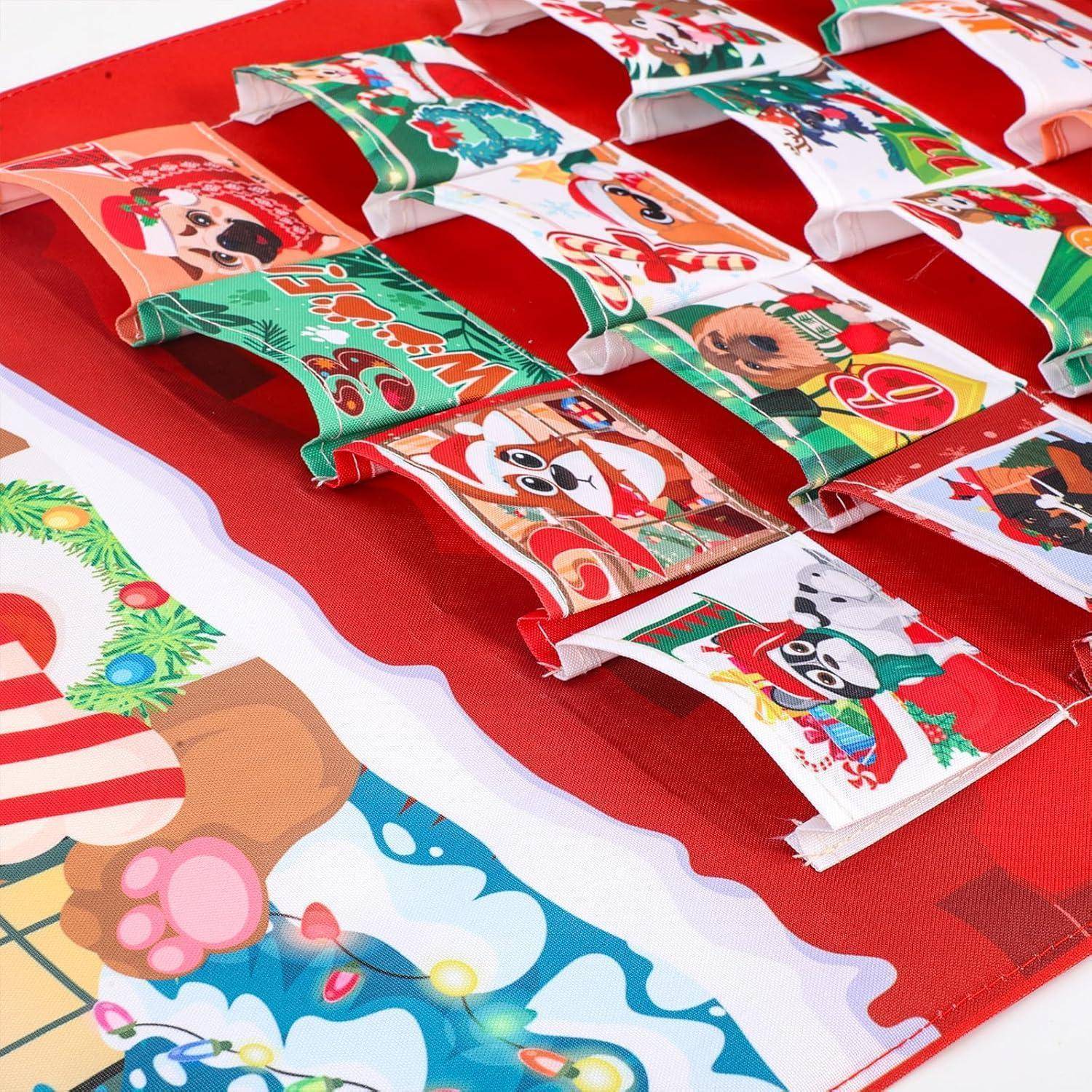 Adventskalender mit Hundemotiven auf rotem Stoff, wobei jedes Fenster ein anderes festliches Hundedesign zeigt.