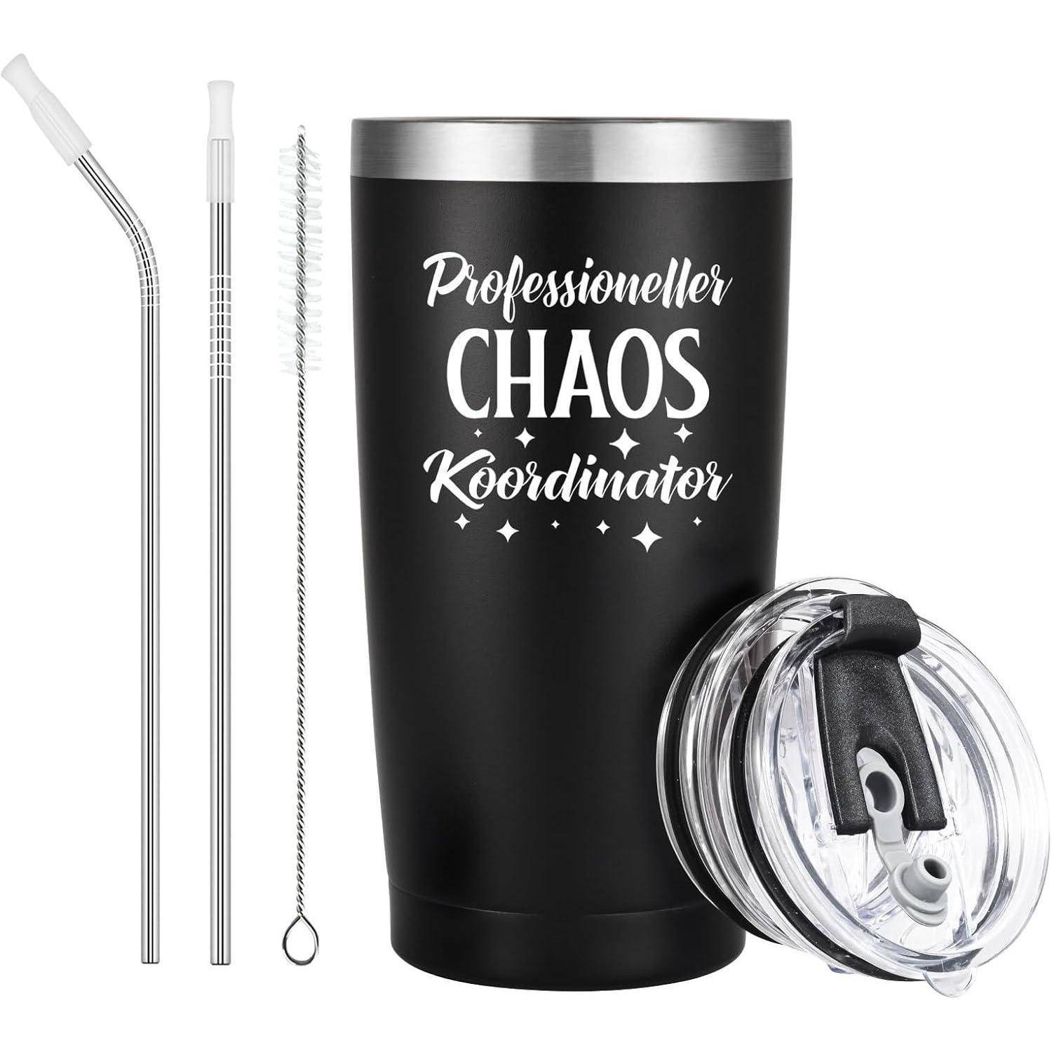 Becher mit Deckel und Edelstahlstrohhalmen, beschriftet mit 