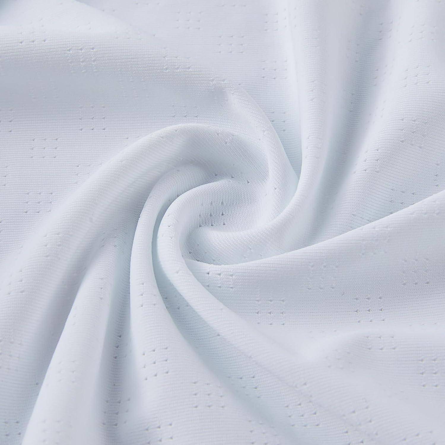 Ein weißes Stück Stoff mit einem dezenten Rautenmuster und einer sanften Spirale in der Mitte, das Weichheit und Textur vermittelt.